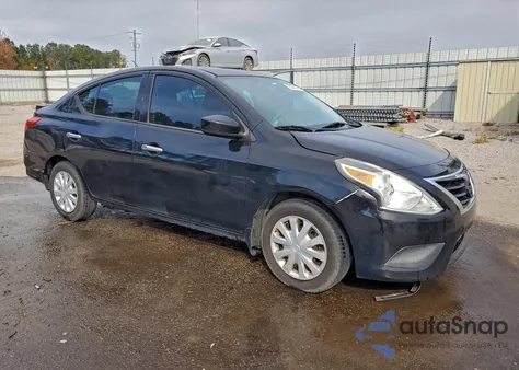 2015 Nissan Versa S z USA, uszkodzony, nr VIN 3N1CN7AP4FL853101